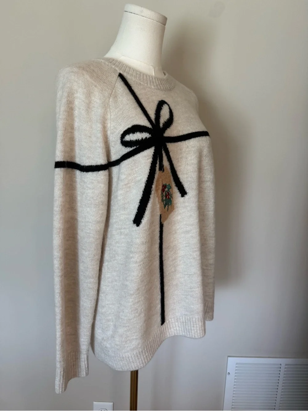 LOFT Holiday Bow Holly Gift Tag Sweater Small Cream Black Christmas Coquette